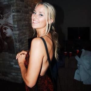 Meet your Posher, Avery